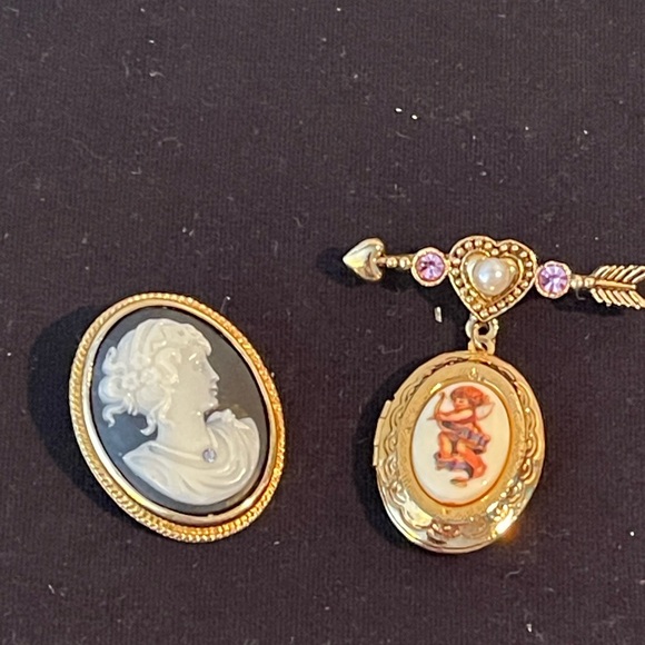 Vintage Avon Brooches Cameo and Cherub - Picture 2 of 11